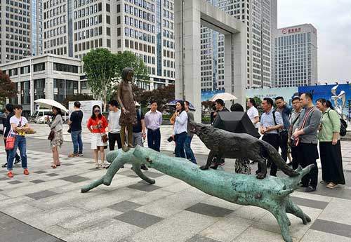 武汉土木建筑学会举办城市公共艺术与建筑空间关系专题研讨活动