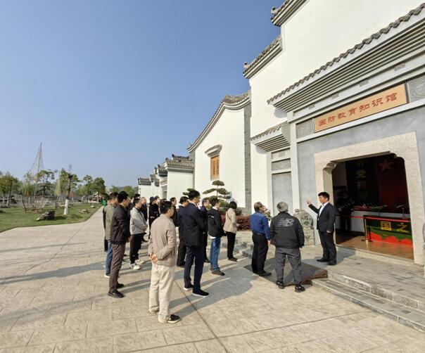 武汉土木建筑学会召开2023年度秘书长工作会议暨国防教育主题党日活动